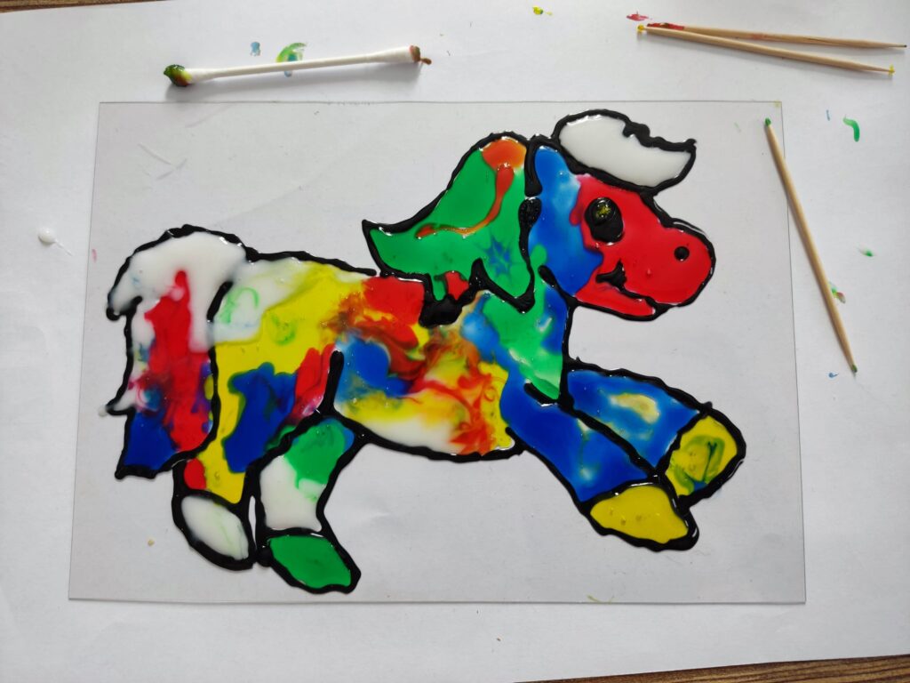 Ausgemaltes Pferd.